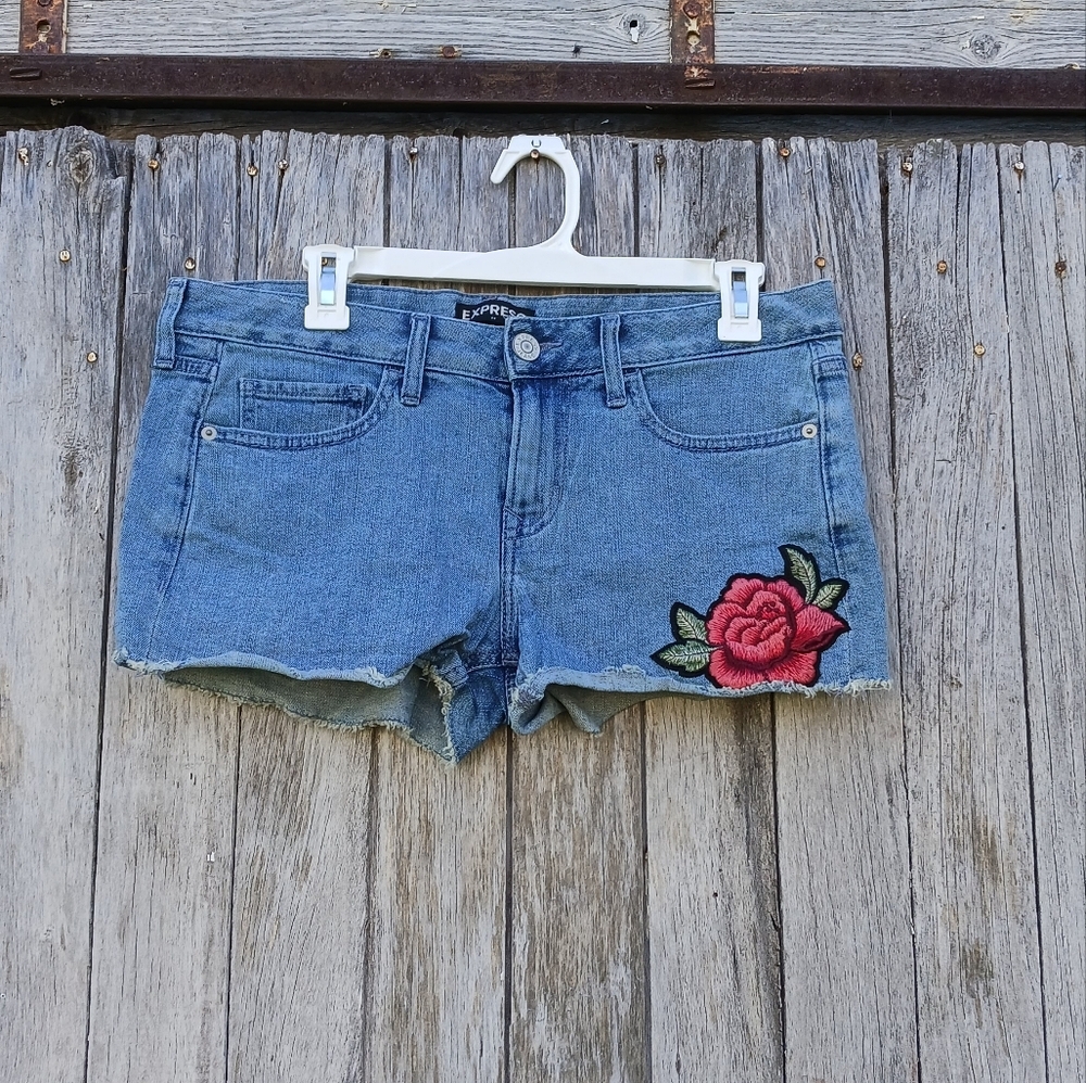 Express‎ Size 6 Shortie Low Rise Rose Patch Womens Denim Shorts